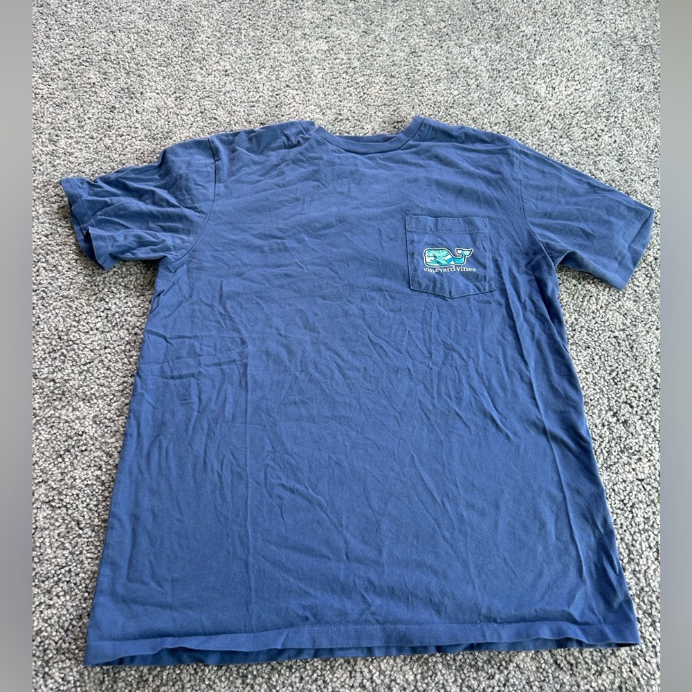 Vineyard Vines tshirt